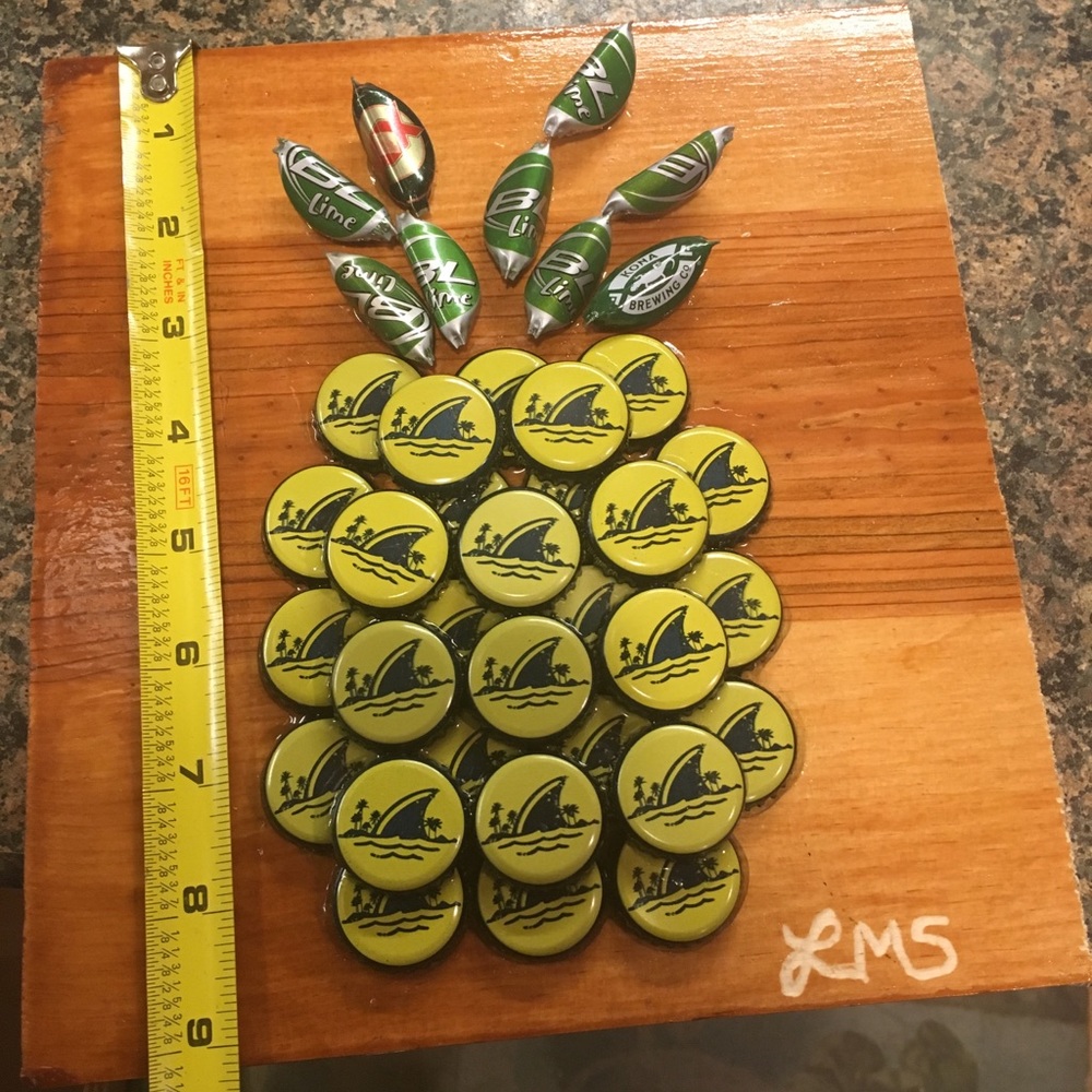 Pineapple art on reclaimed wood